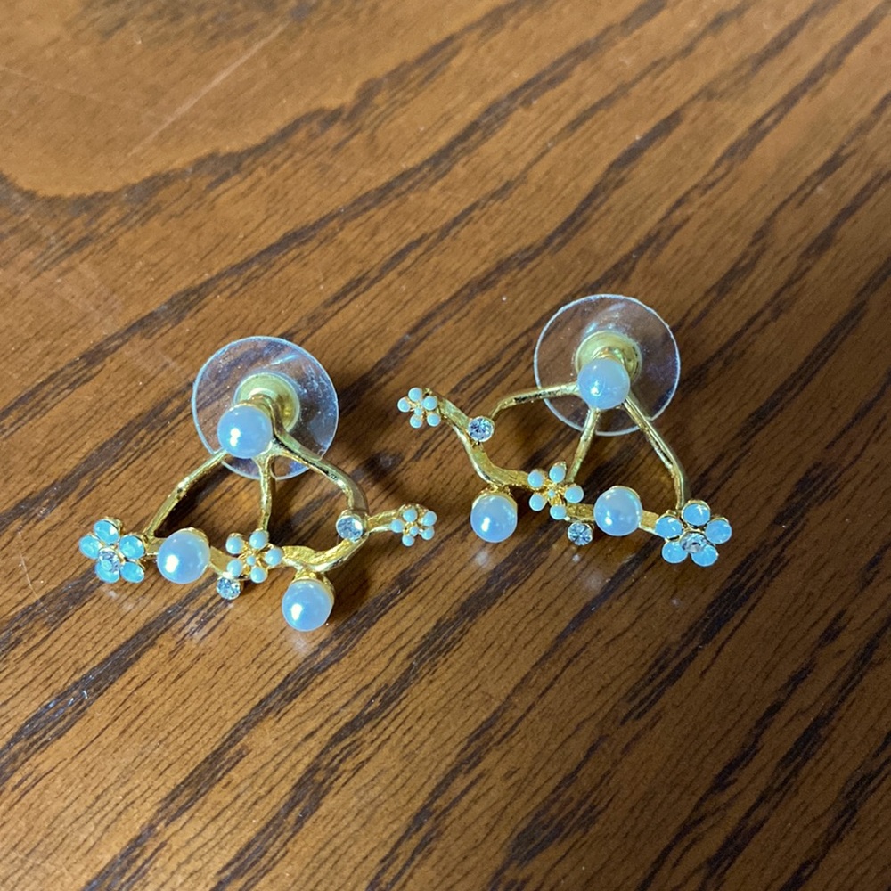Pearl floral ear jacket earrings
